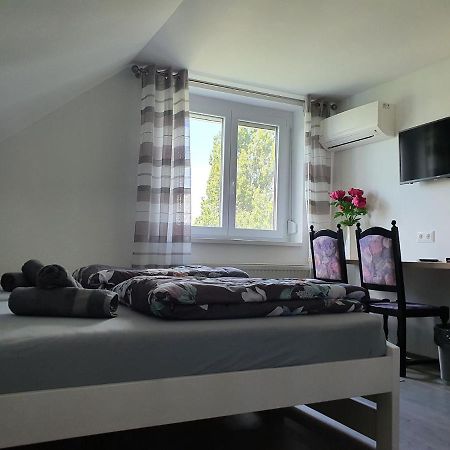 Bed and Breakfast Monostor Panzió Komárom Exterior foto